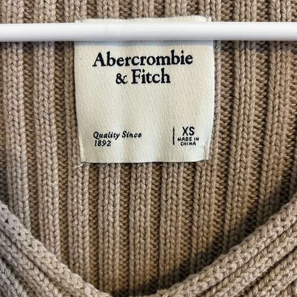 Abercrombie & Fitch Taupe Ribbed V-Neck Sweater - Picture 2 of 4